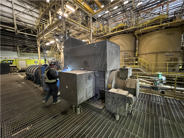 Netzsch M3000 Isamill Regrind Mill)